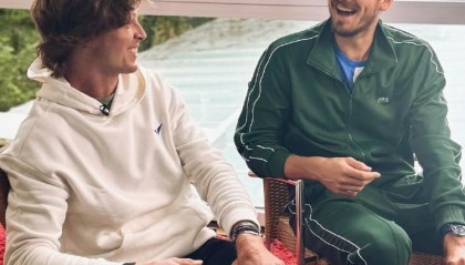 体育博彩-梅总卢布被替换传递不好消息，迪拜男双冠军曝拒撤离方案无奈内幕|梅德韦杰夫|卢布列夫|表演赛|印第安维尔斯|阿曼_新浪体育_新浪新闻